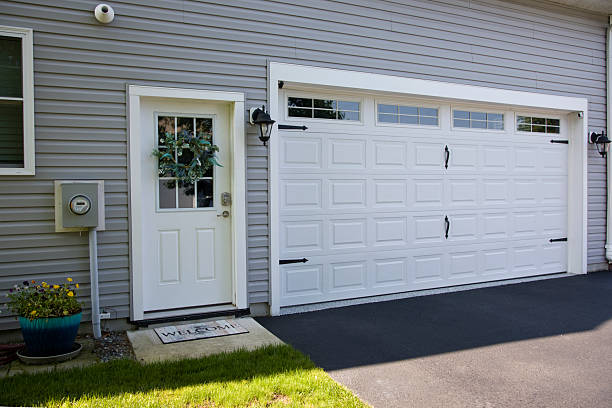 24/7 Emergency Garage Door Panel Replacement experts in Seagraves, TX